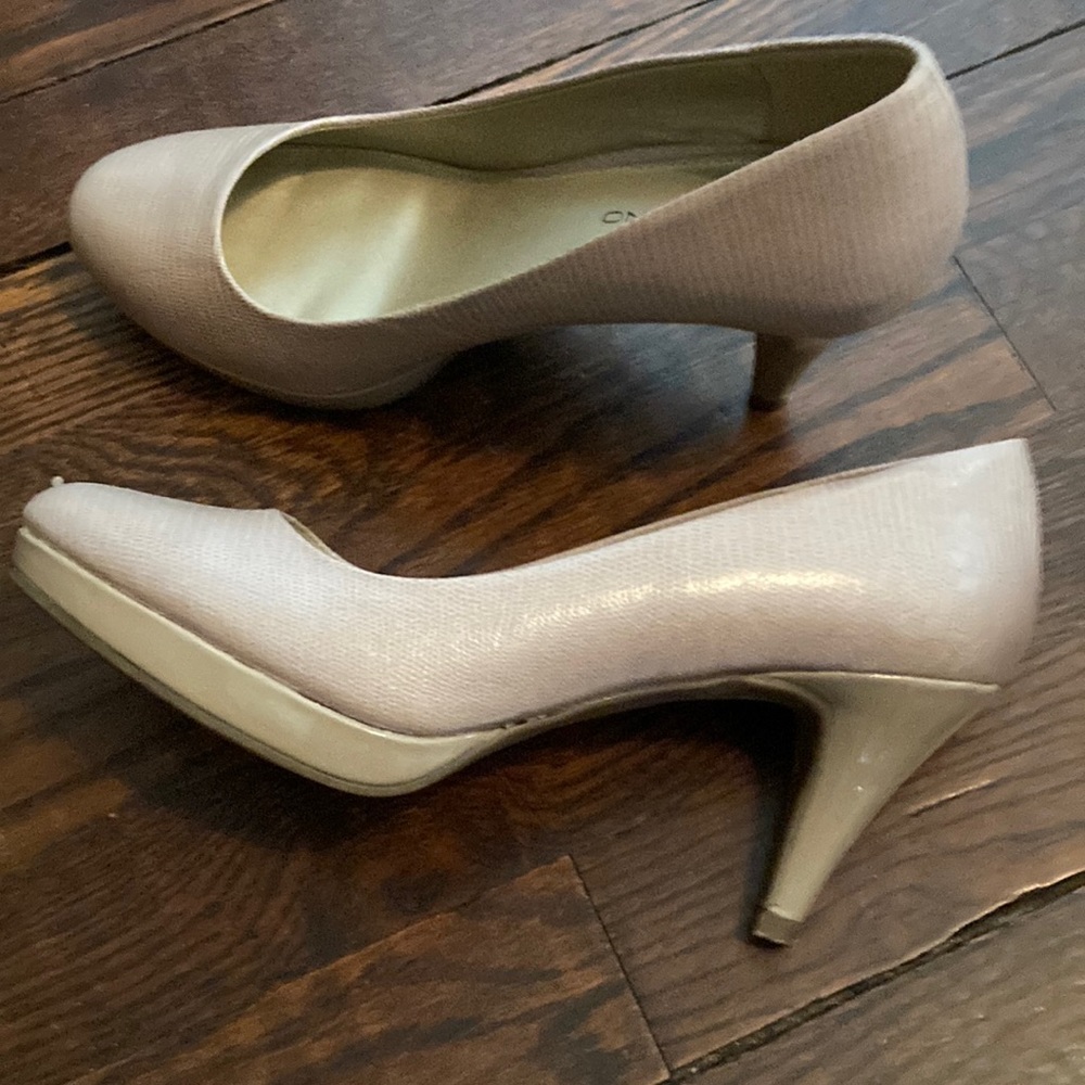 Bandolino beige pumps - size 6.5